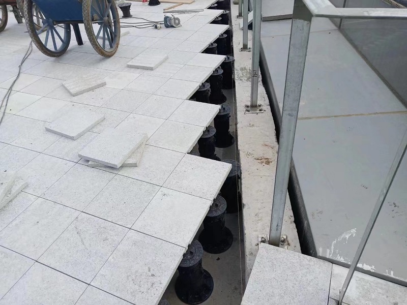 43-50mm Adjustable Roof Paver Pedestals installation